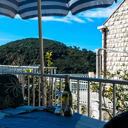 Cosy Holiday In With Balcony *